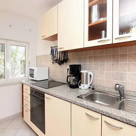 Apartment Aida *