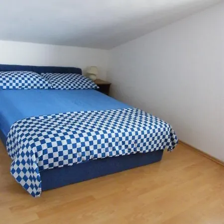 Apartment Aida *